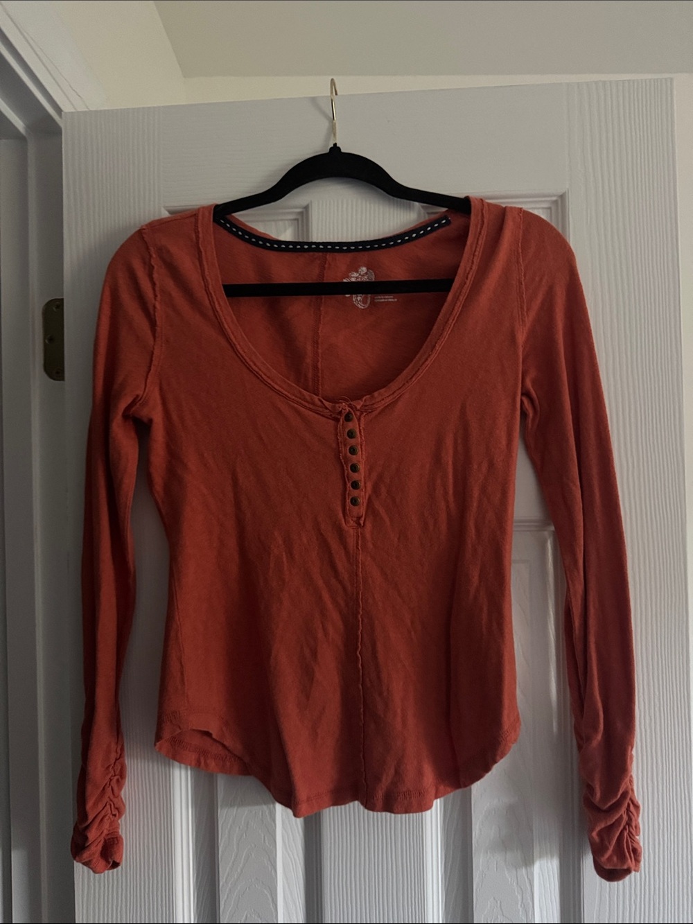 Pilcro Women’s Long-Sleeve Scoop Neck Henley Top in Rust
